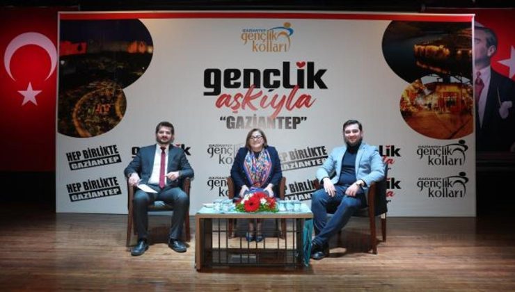 Başkan Şahin gençlerin sorularını yanıtladı