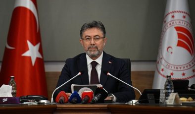 Bakan Yumaklı: Kişi başı su tüketimimizi 100 litrenin altına düşürmeyi hedefliyoruz