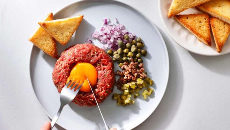 Sofistike zevkler için: Mükemmel steak tartar tarifi nasıl yapılır?