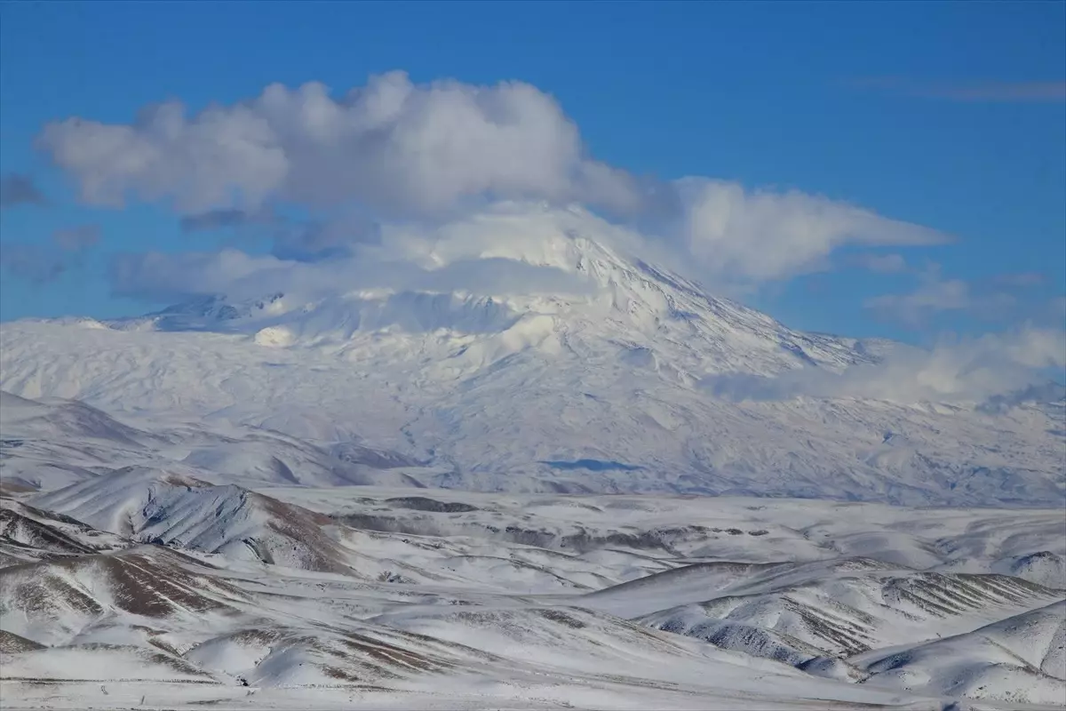 Ağrı Dağı Karla Kaplandı